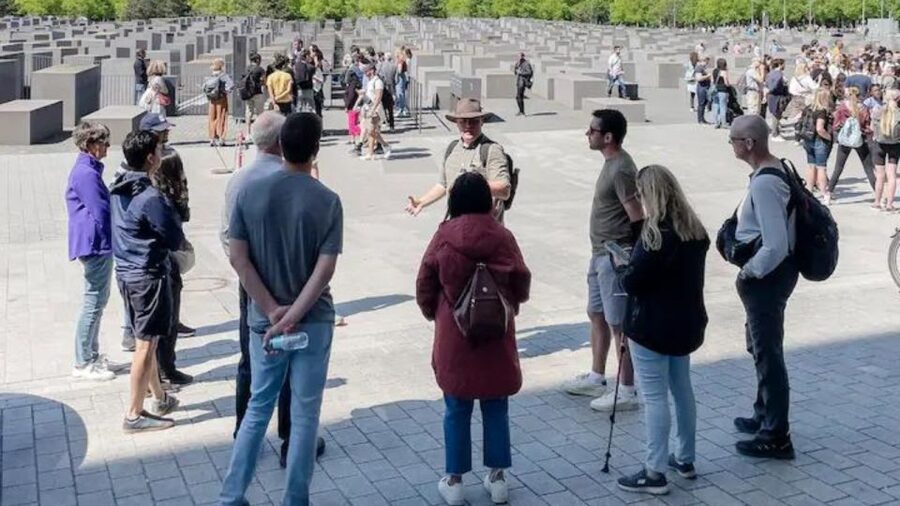 Berlin: Hitler's Berlin The Rise & Fall Guided Walking Tour - Starting at Brandenburg Gate, with the Right First Beat