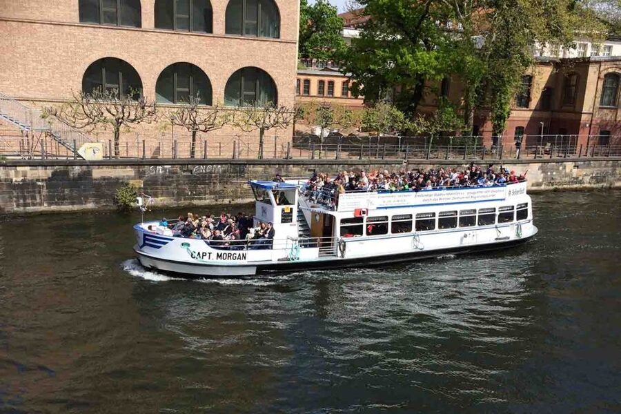 Berlin: Hop-On-Hop-Off Bus with Boat Cruise Option - How the Hop-On-Hop-Off Loop Really Works in a Day
