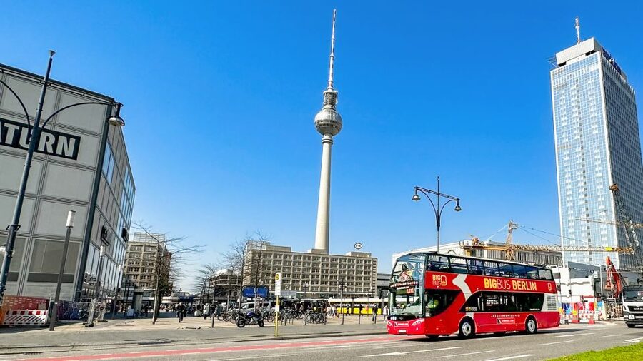 Berlin: Hop-On Hop-Off Sightseeing Bus with Boat Options - Red and Blue routes: how this tour fits a first trip to Berlin