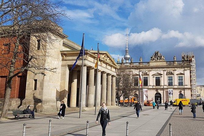 Berlin in one day – day tour with an expert guide - East Side Gallery and Museum Island: when the Wall becomes art and space