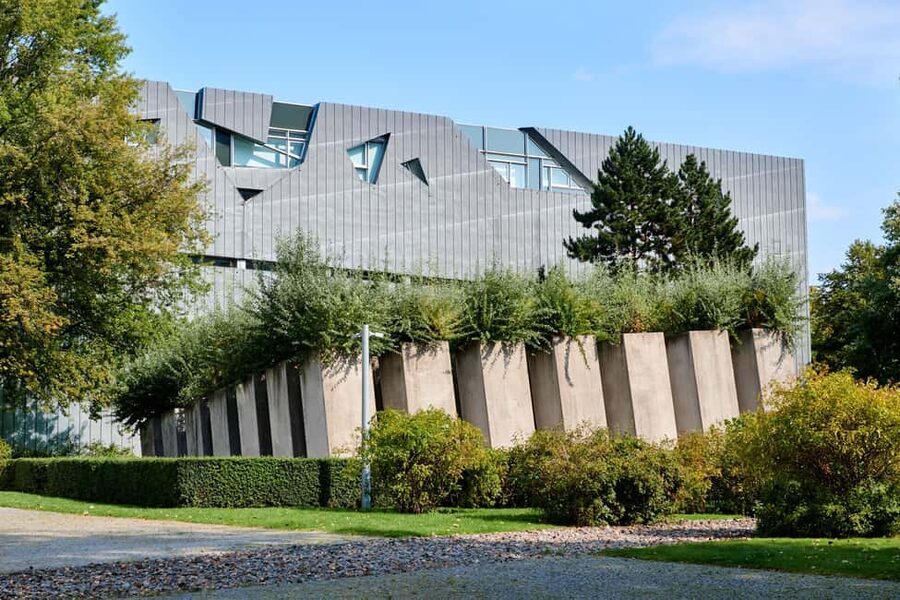 Berlin: Jewish Museum Highlights Tour - Symbolic architecture: why the building is part of the lesson