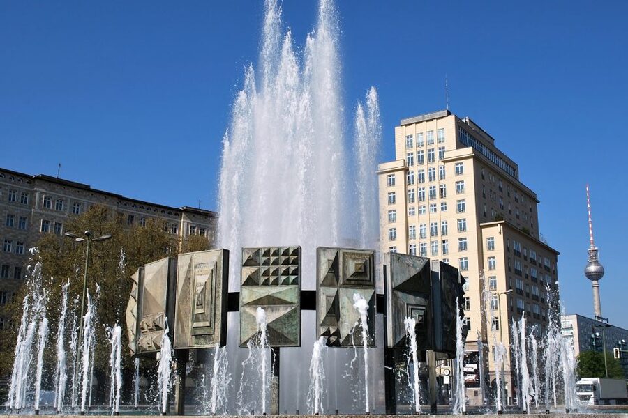 Berlin: Karl-Marx-Allee 2-Hour Tour - Starting at Frankfurter Tor: The Towers That Set the Tone