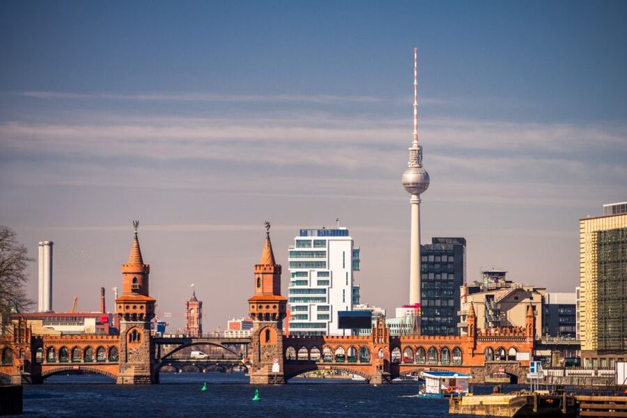 Berlin Kreuzberg: Scavenger Hunt Self-Guided Tour - Tempodrom, Jewish Museum Area, and Prinzessinnengarten on the Route