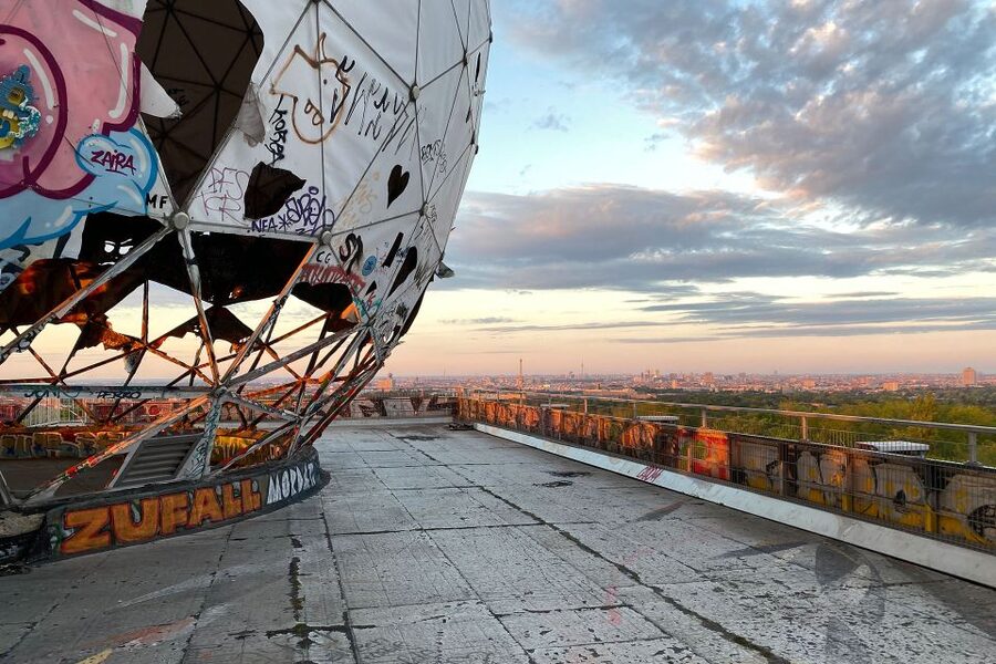 Berlin: Listening Station Teufelsberg Tour with Transfer - Why Teufelsberg feels like a Berlin story you can walk through