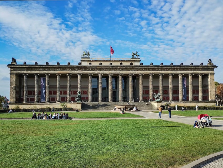 Berlin: Museum Island Guided Walking Tour - Museum Island, in walking form