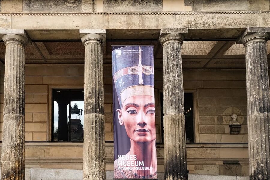 Berlin: Museum Island Guided Walking Tour - Meeting by U Bhf Rotes Rathaus, then straight into the sights