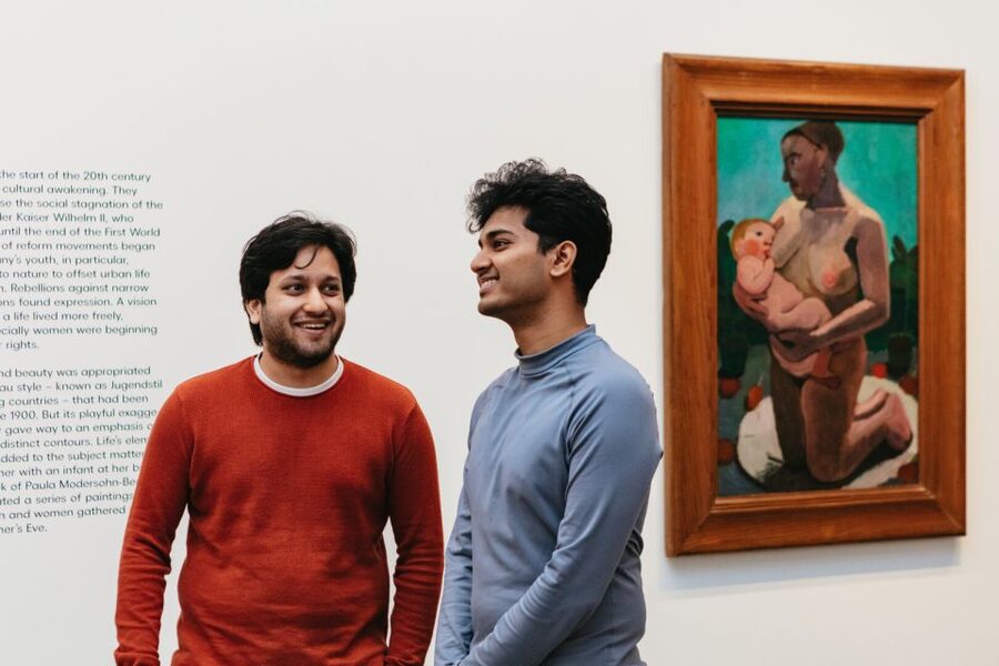 Berlin: Neue Nationalgalerie Entry Ticket - Using audioguides to connect art to real events