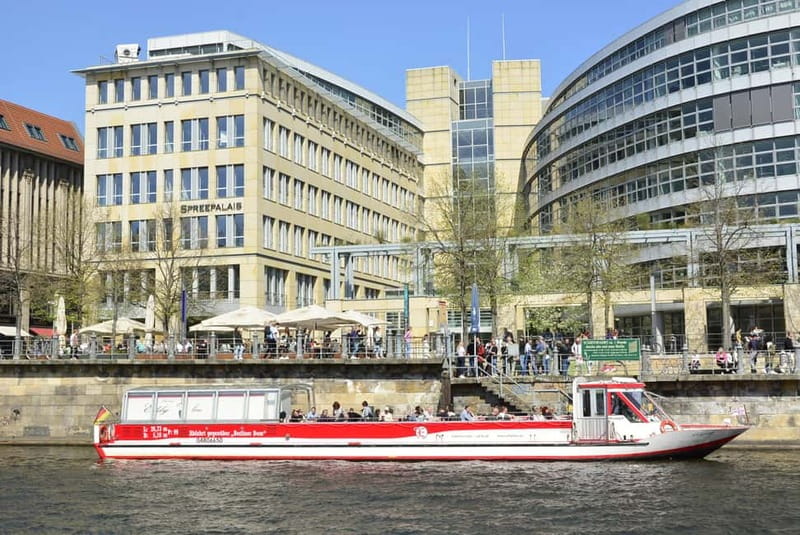 Berlin: Panoramic Boat Tour with Bilingual Audio Guide - Key things to know before you go