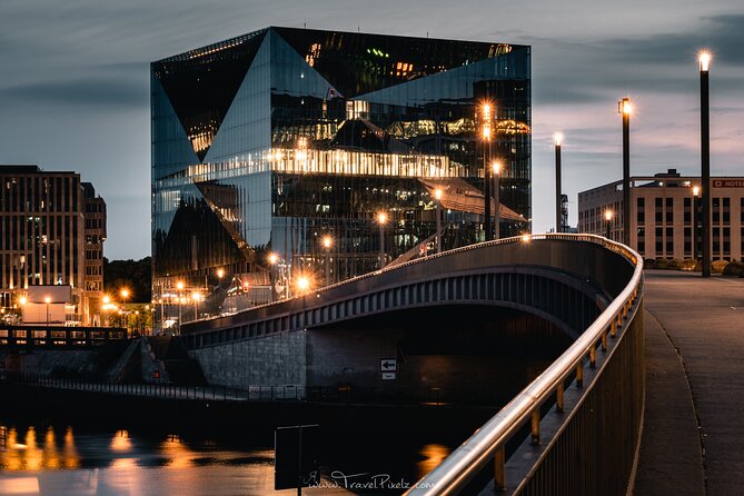 BERLIN PHOTO TOUR with a professional Photographer from Berlin - Bundeskanzleramt area: modern shapes and stronger contrast