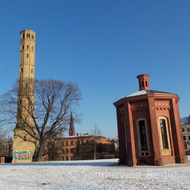 Berlin: Prenzlauer Berg District Guided Walking Tour - The guide experience: why the commentary makes it worthwhile