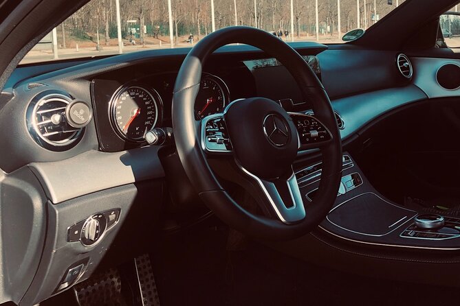 Berlin Private Airport/Hotels Transfer Service | English Speaking - Meet-and-greet at BER: How you find your driver quickly
