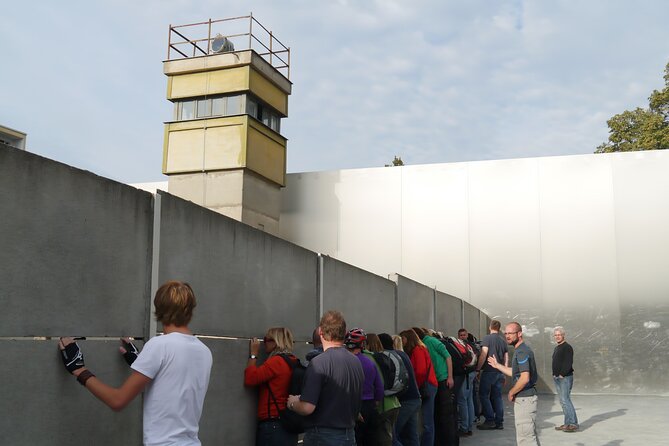 Berlin: Private Bike Tour of the Berlin Wall and Third Reich - Mauerpark: the flea market built on border logic