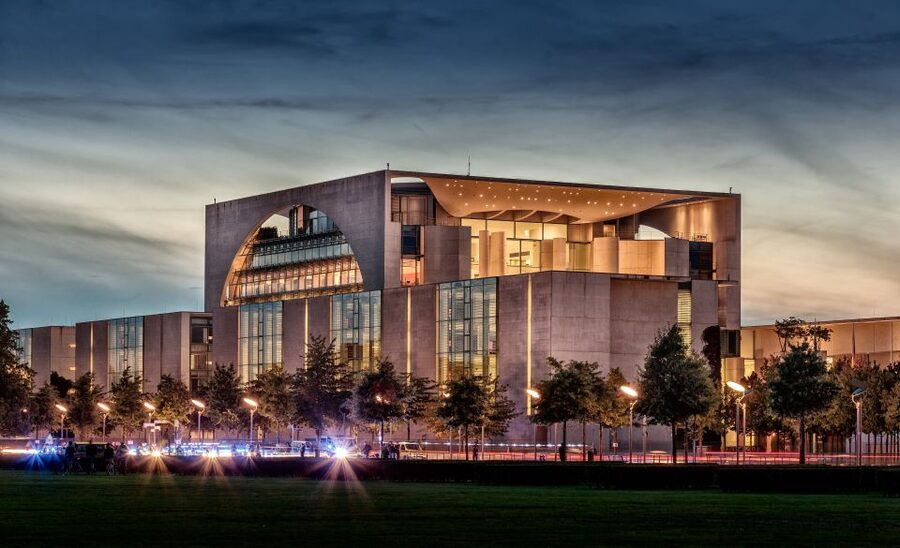 Berlin: Private Guided Tour of the Main Sights - Reichstag and the Government Quarter: Seeing Power Built in Layers