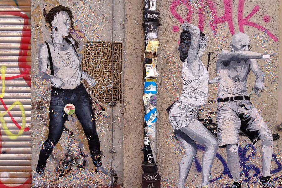 Berlin: Private Kreuzberg Street Art Walking Tour - Kreuzberg history through the lens of graffiti and politics