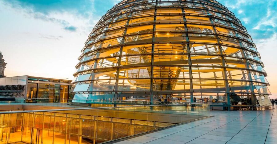 Berlin: Private Reichstag and Glass Dome Tour - From Pariser Platz to the Reichstag dome: what makes this tour click