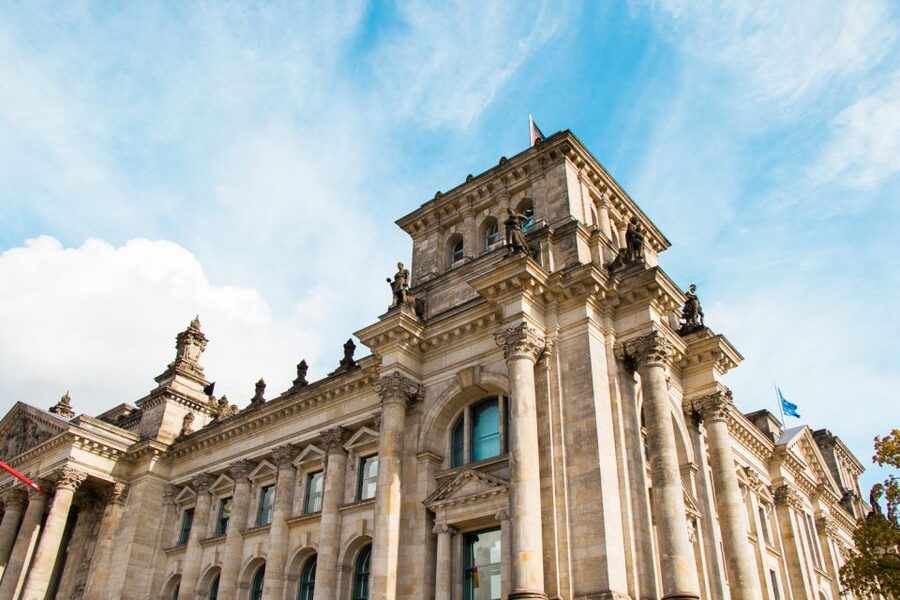 Berlin: Private Reichstag and Glass Dome Tour - Optional plenary hall talk: possible, but German-only and not guaranteed