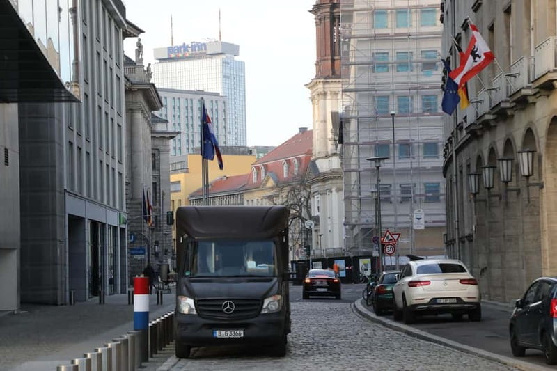 Berlin: Private Sightseeing Tour in an E-Rickshaw - Start at the World Time Clock, then steer into the story