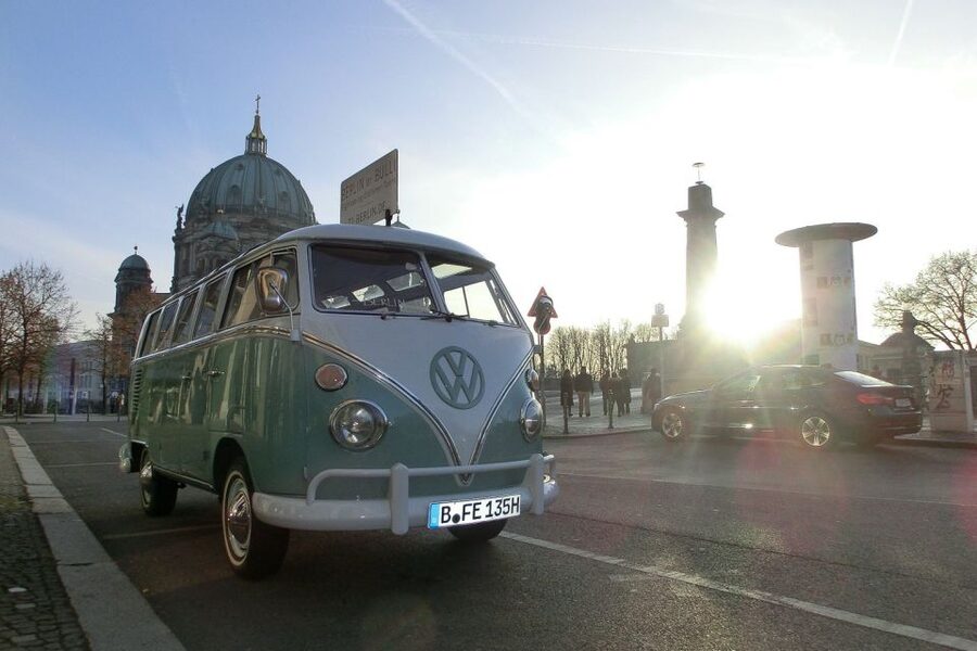 Berlin: Private Sightseeing Tour in Iconic Oldtimer VW Bus - Key highlights worth choosing this tour for