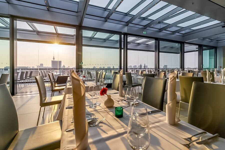 Berlin: Rooftop Dinner at the Käfer Restaurant Reichstag - Aperitif of the Month, and Why Wine Help Can Matter