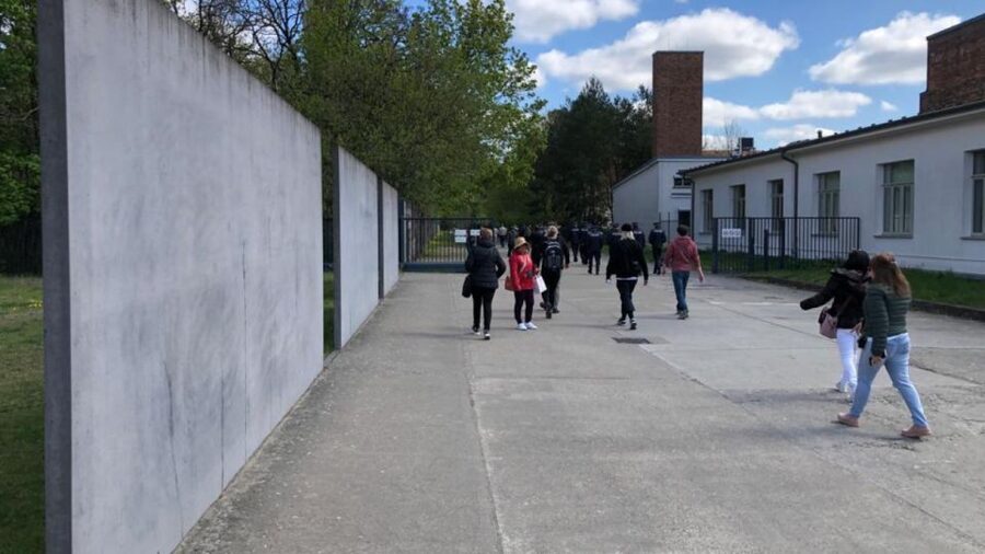 Berlin: Sachsenhausen Concentration Camp Guided Tour - The camp’s entrance and the logic of control