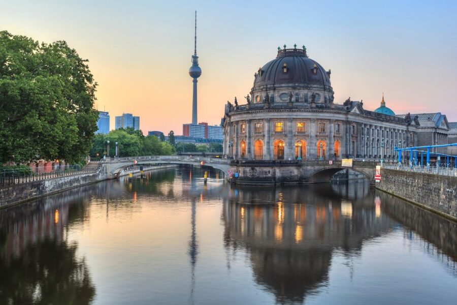 Berlin: Scavenger Hunt Self-Guided Tour - Potsdamer Platz and Checkpoint Charlie: finishing with central Berlin momentum