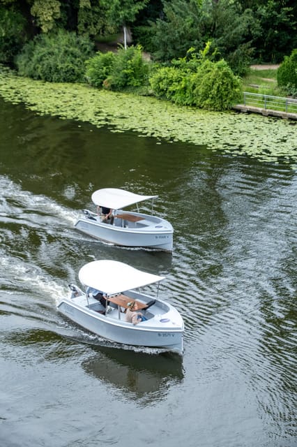 Berlin: Self-Drive Boat Tour - Planning your route on the Spree using the map you get on site