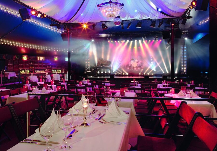 Berlin: Show at the Tipi am Kanzleramt - Aperitif, Dinner Start, and the €5 Food Voucher