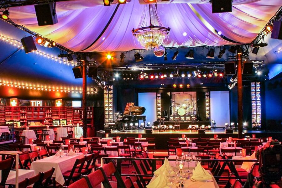 Berlin: Show at the Tipi am Kanzleramt - How the 150-Minute Show Works in Real Life