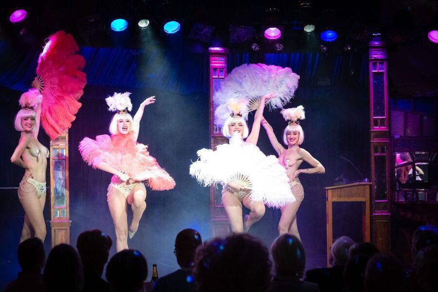 Berlin: Showgirls of Burlesque Show - When the host is German, but the show still makes sense