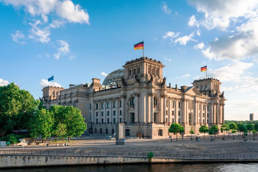 Berlin: Sights and Highlights Bike Tour with a Local Guide - Berlin Central Station: where routes and reunification meet