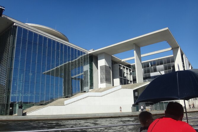 Berlin sightseeing boat tour on the Spree - Audio in English: what works, what can go wrong, and how to fix it