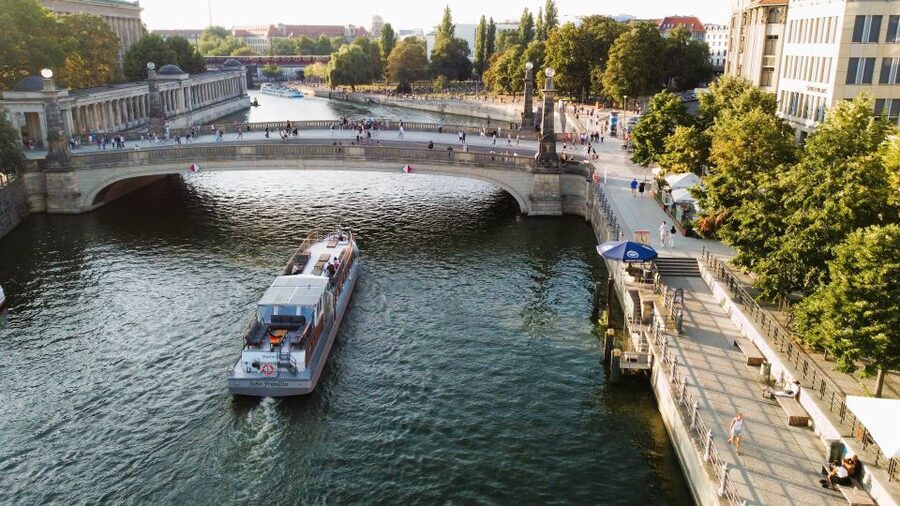Berlin: Sightseeing Boat Tour on the Spree for Families - From Deck Seats to Icon Views: Why This Cruise Works