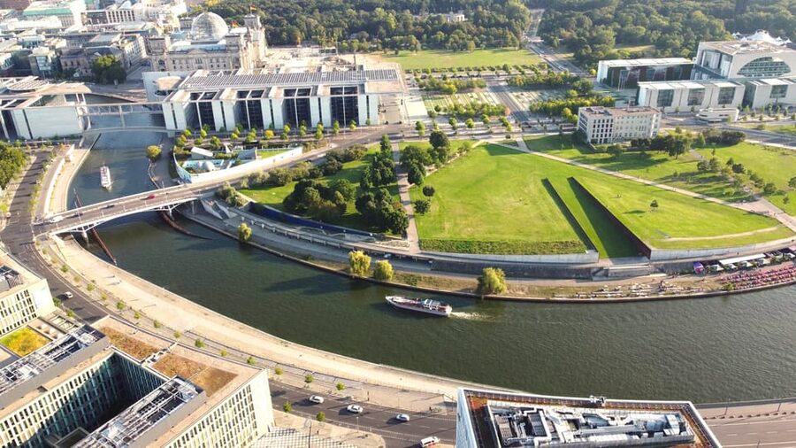 Berlin: Sightseeing Boat Tour on the Spree for Families - Food and Drinks Onboard: Worth It, but Plan for Extra Spending
