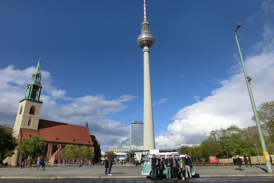 Berlin: Sightseeing Tour in Classic Volkswagen T1 Samba Bus - Brandenburg Gate and Reichstag: the turning point you feel in the route