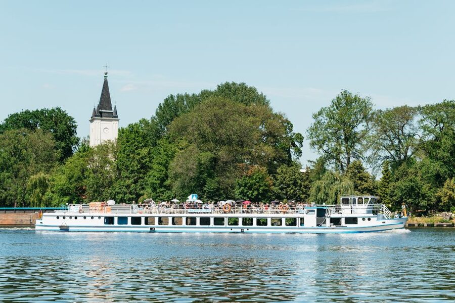 Berlin: Spree Boat Tour to Müggelsee - Köpenick Palace and the Captain of Köpenick: The Most Memorable Stop