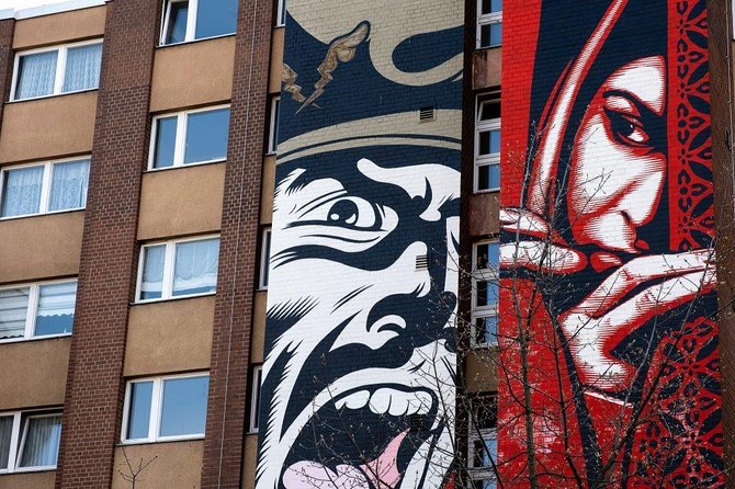 Berlin Street Art Walking Tour - Off The Grid - Meeting the guides: where enthusiasm changes everything
