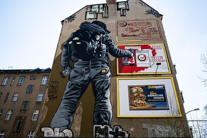 Berlin Street Art Walking Tour - Off The Grid - The street art gallery stop: commissioned work, explained simply