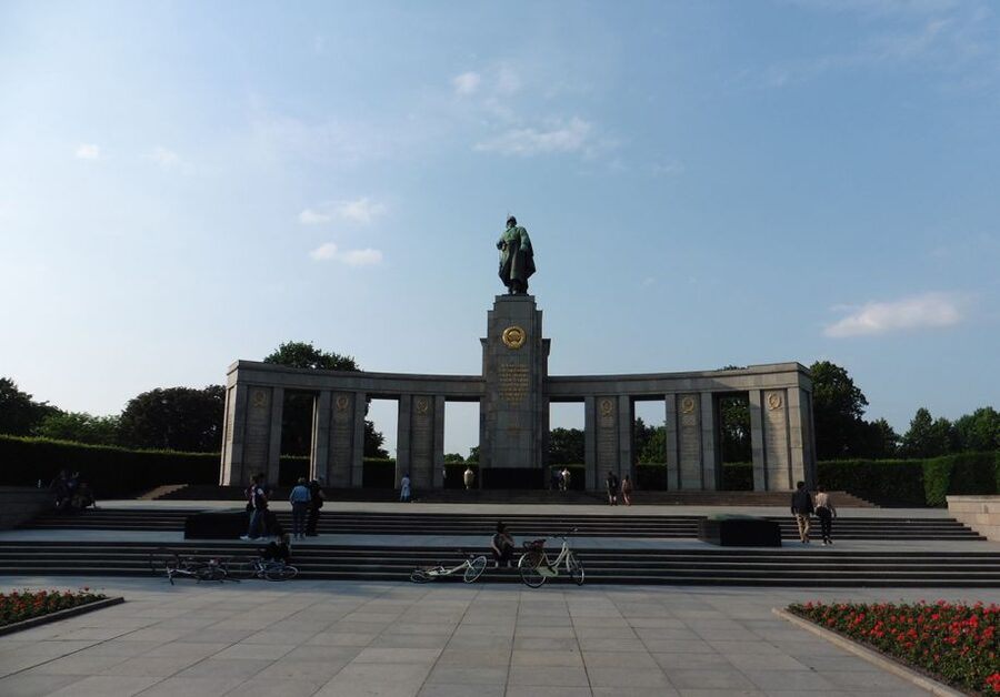 Berlin: The Time of National Socialism Walking Tour - Meeting point, weather, and wearing the right shoes