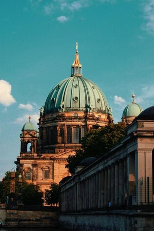 Berlin: Third Reich & Cold War Walking Tour - Berlin Wall stories: construction in 1961 and daring escapes