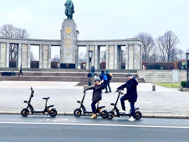 Berlin: Thrilling E-Scooter Adventure Tour - Key things you will notice on this E-scooter loop