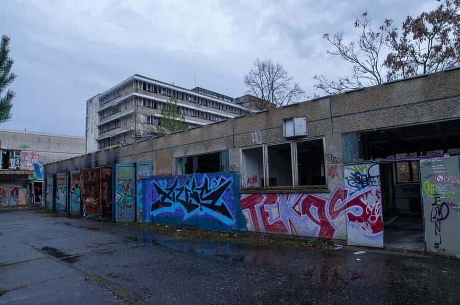 Berlin: Urbex Abandoned Places & History Tour - Dungeons, tunnels, and torches: getting comfortable in the dark