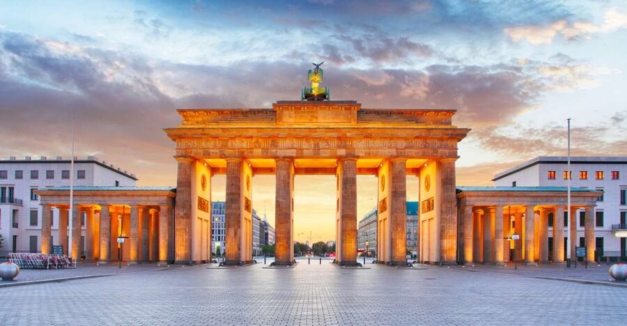 Berlin: Walking Tour of the Top 10 Sightseeing Attractions - Starting at Paul-Löbe-Haus, where the city story begins