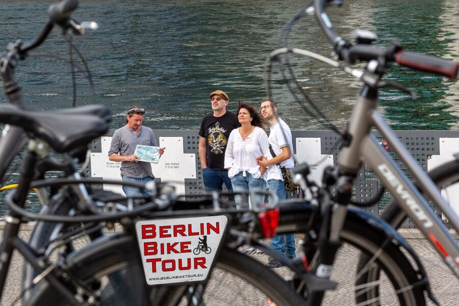 Berlin Wall History Small Group Cycling Tour - Meeting point and getting there near Bornholmer Straße