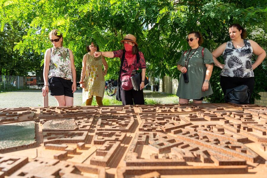 Berlin Wall: Small Group Guided Tour - Gleim Tunnel: when a border space becomes a party tradition