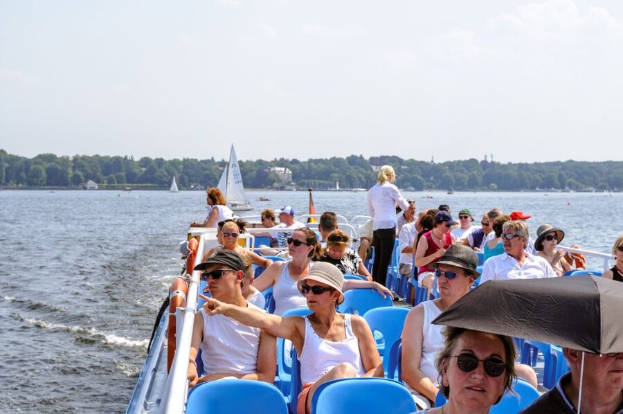 Berlin: World Heritage Cruise to Potsdam - Onboard narration, comfort, and how the food and drinks fit in
