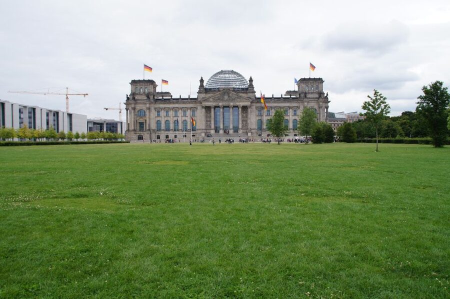 Berlín y el Nacionalsocialismo. Group Tour in Spanish - Wilhelmstrasse to the Luftwaffe Ministerium: power with a uniform on it
