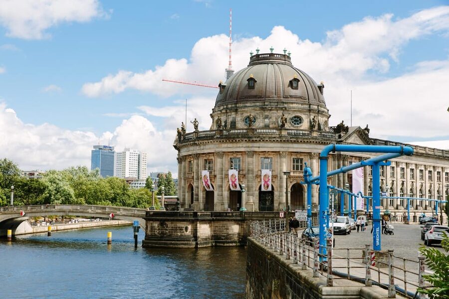Best of Berlin E-Bike Tour - How the Best Guides Make the Stories Stick