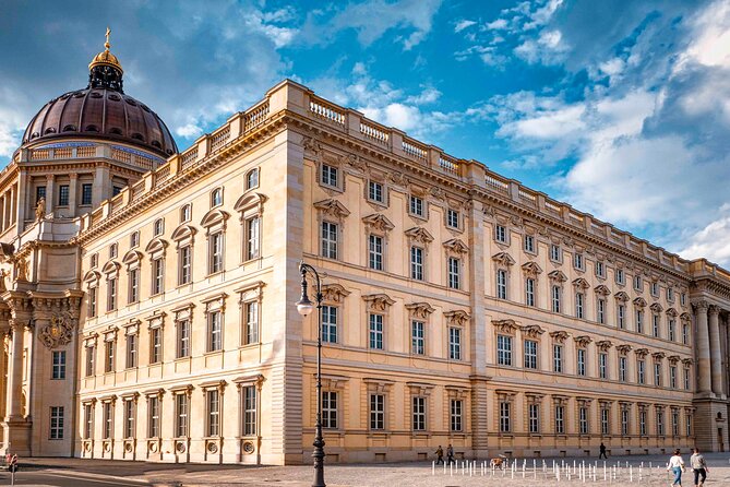 Best of Berlin HopOn HopOff Tour - Getting on and off the City Circle, without getting confused