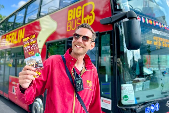 Big Bus Berlin Hop-On Hop-Off Sightseeing Tour & Currywurst - How the app and stop setup change the experience