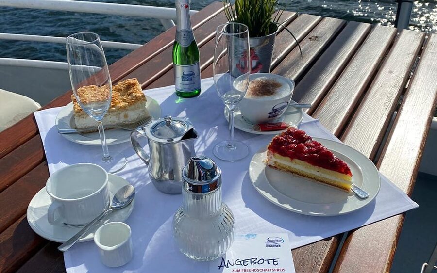 Biggesee: Boat Tour with All-inclusive cake buffet - Biggesee views and the largest Sauerland dam from the water